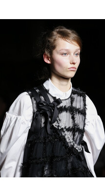 Simone Rocha Fall 2018 Ready-to-Wear Simone Rocha осень зима 2018 коллекция неделя моды в Лондане LFW Mainstyles
